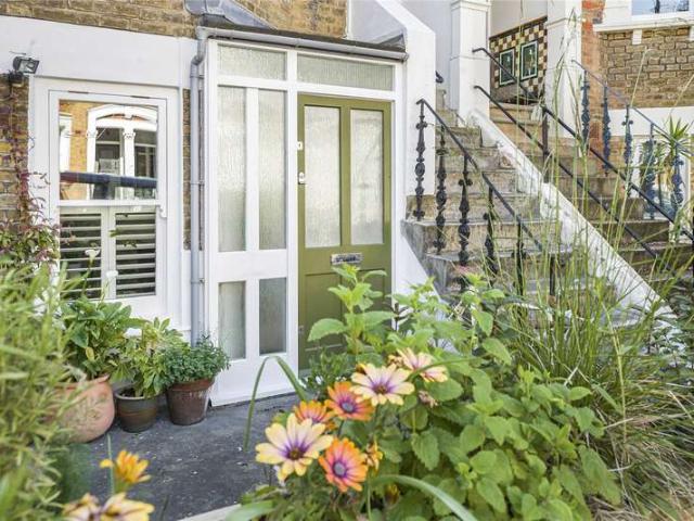 Flat for sale in London Borough of Lewisham, Brockley