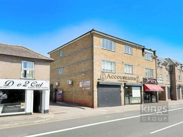 Flat for sale in Broxbourne, Hertfordshire