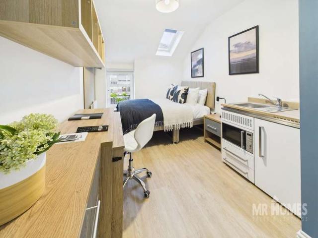 Flat for rent in Falcon Lodge, Wales