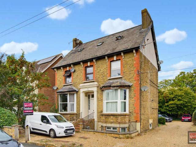 Flat for sale in Knowle Green, Spelthorne