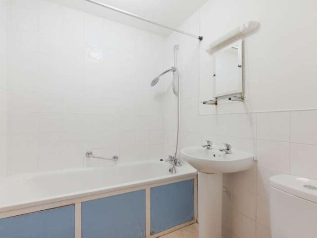Flat for sale in Epsom, Surrey
