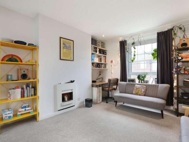 Flat for sale in London Borough of Lewisham, Brockley