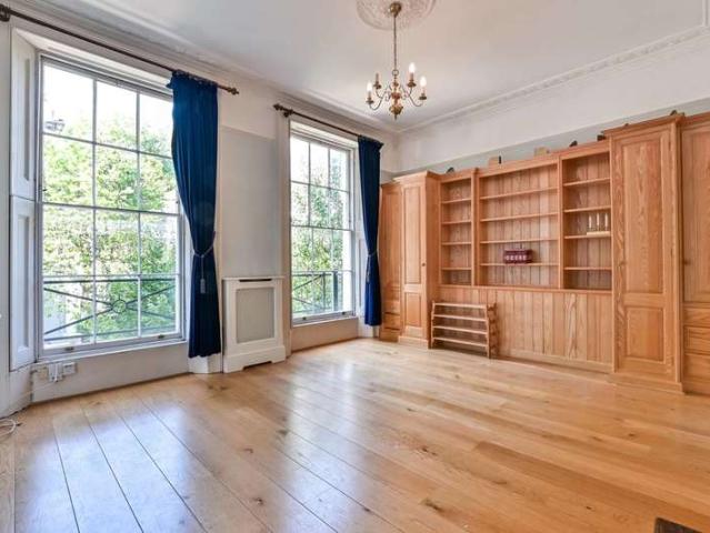 Flat for sale in Primrose Hill, Chalk Farm