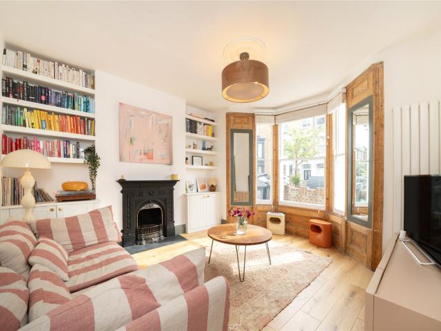 Apartment for rent in Homerton, Greater London