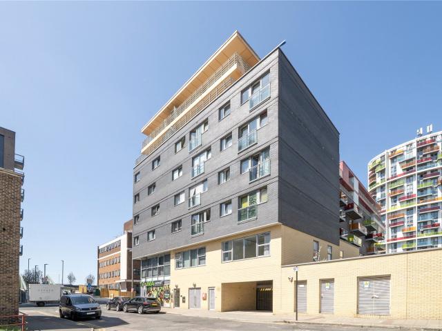 Apartment for rent in Mill Meads, Greater London