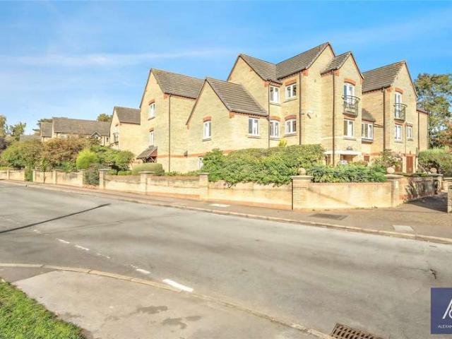 Flat for sale in Brackley, Northamptonshire