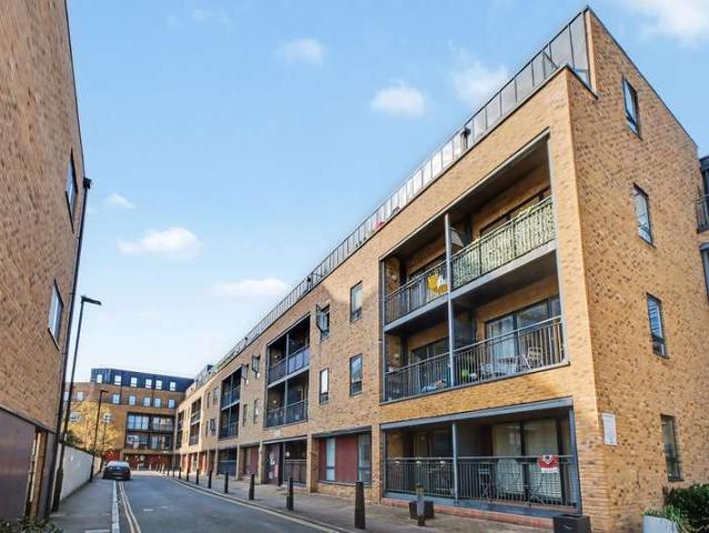 Flat for sale in Islington, Greater London
