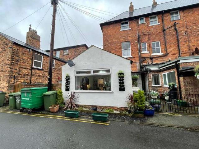Flat for sale in South Cliff, Kepwick