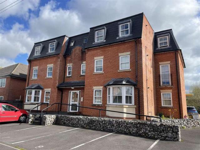 Flat for sale in Salisbury, Wiltshire