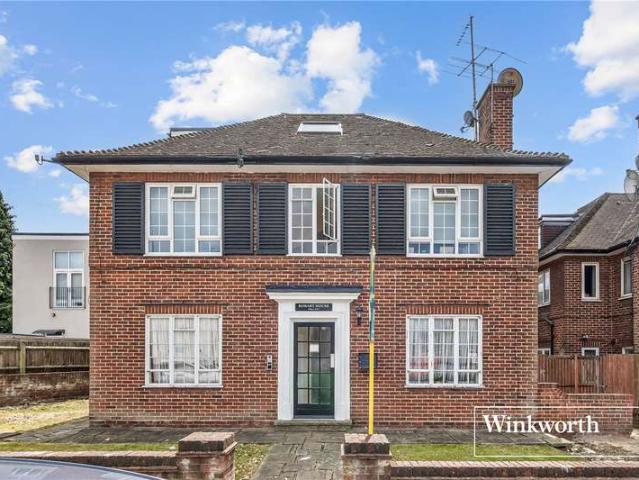 Flat for sale in North Finchley, Greater London