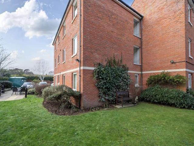 Flat for sale in Wotton, Gloucester