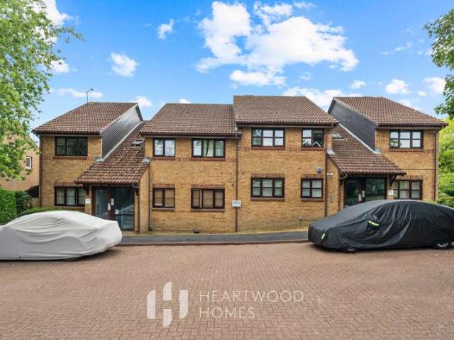 Flat for sale in Jersey Farm, St Albans