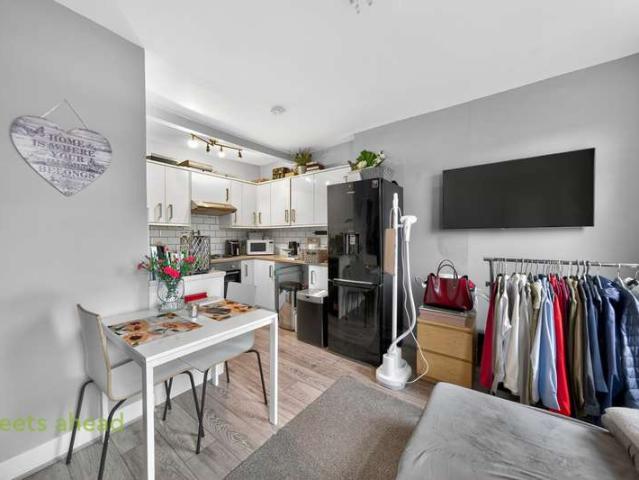 Flat for sale in London Borough of Croydon, Greater London