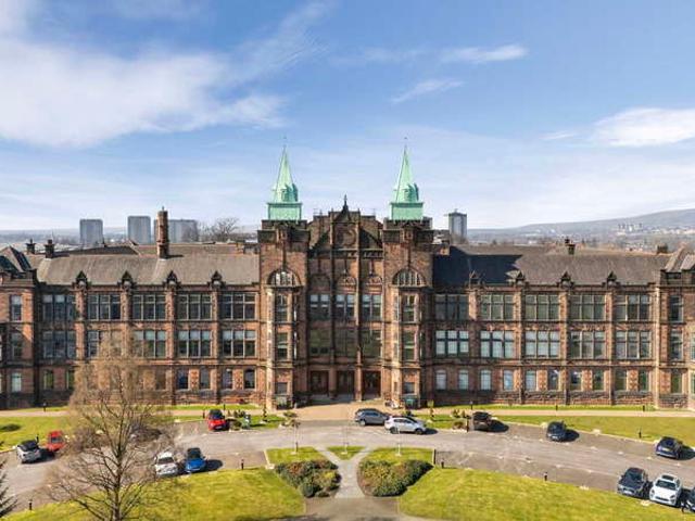 Flat for sale in Jordanhill, Scotland