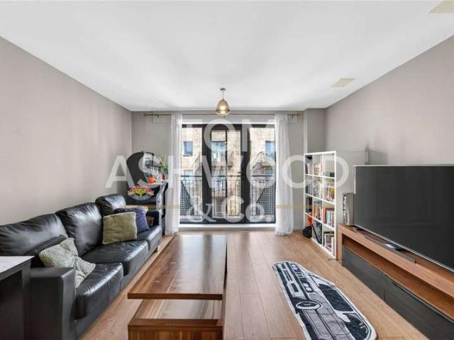 Flat for sale in Roding Riverside, Greater London