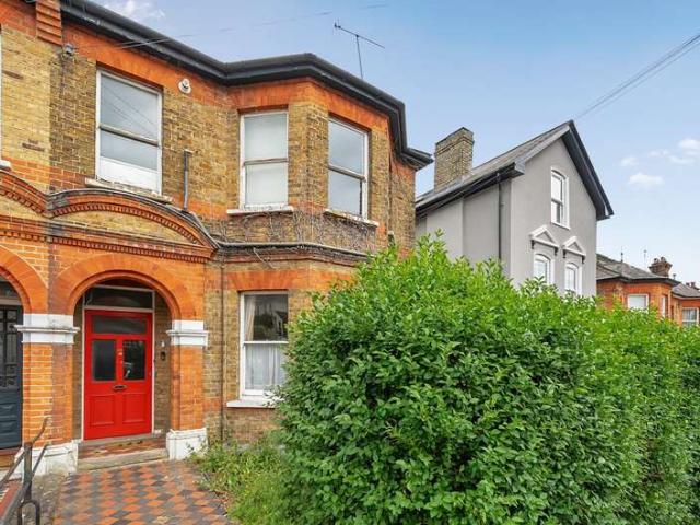 Flat for sale in New Barnet, Greater London
