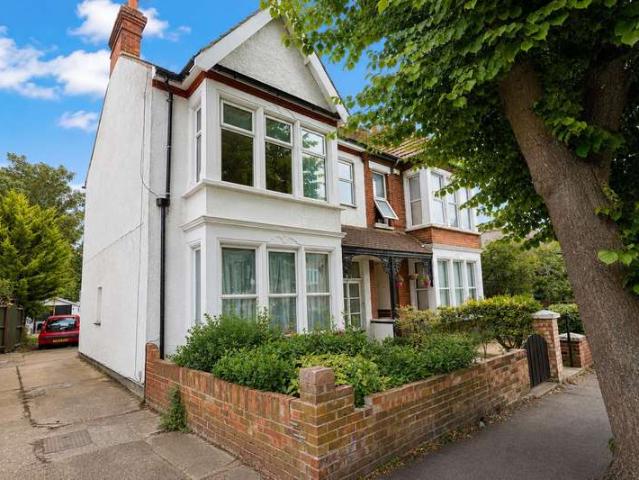 Flat for sale in Kursaal Estate, Alton Barnes