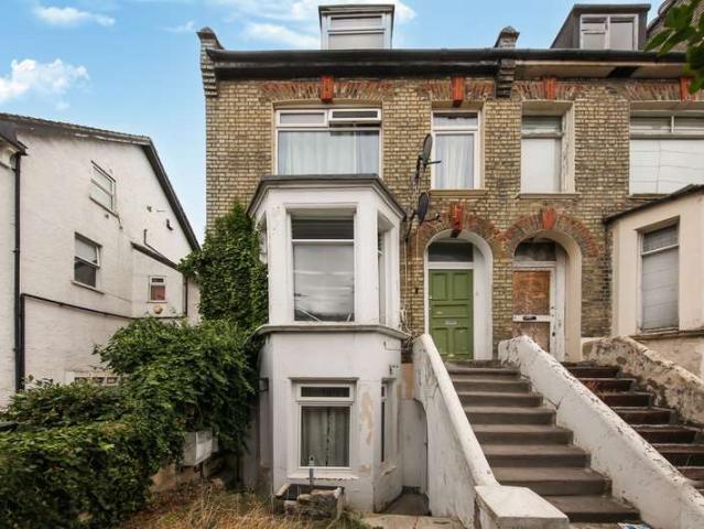 Flat for sale in London Borough of Croydon, Selhurst