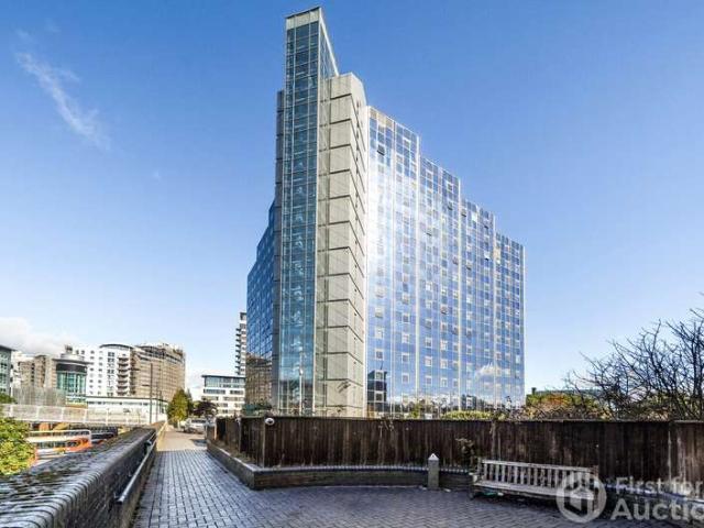 Flat for sale in Basingstoke, Basingstoke and Deane