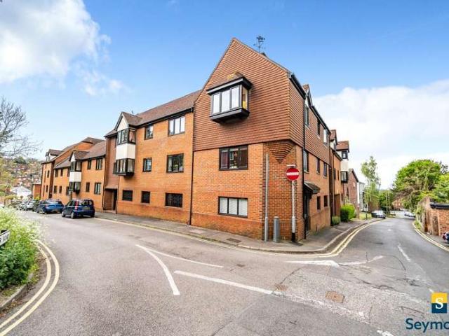Flat for sale in Charlotteville, Westborough