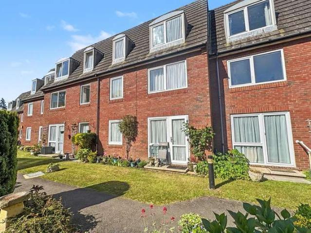 Flat for sale in Tricketts Cross, Ferndown