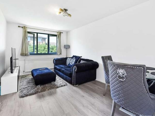 Flat for sale in Chadwell Heath, Greater London