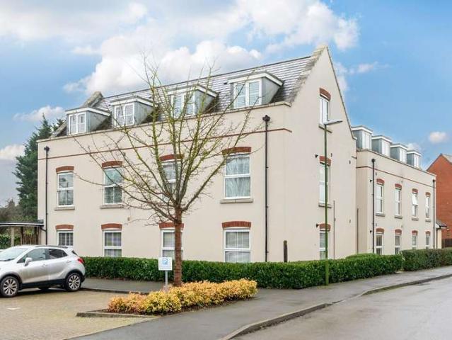 Flat for sale in Littlecote, West Sussex