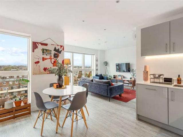 Flat for sale in Stoke Newington, Greater London
