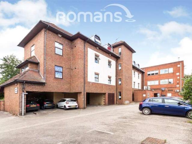Flat for sale in Emmbrook, Wokingham