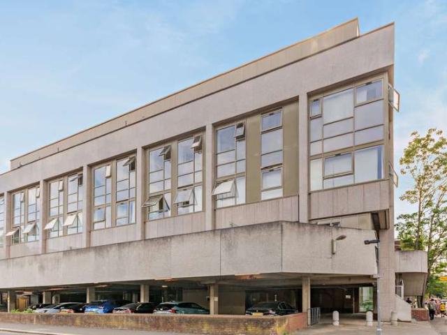 Flat for sale in London Borough of Hounslow, Greater London