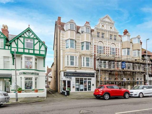 Flat for sale in Llandudno, Wales