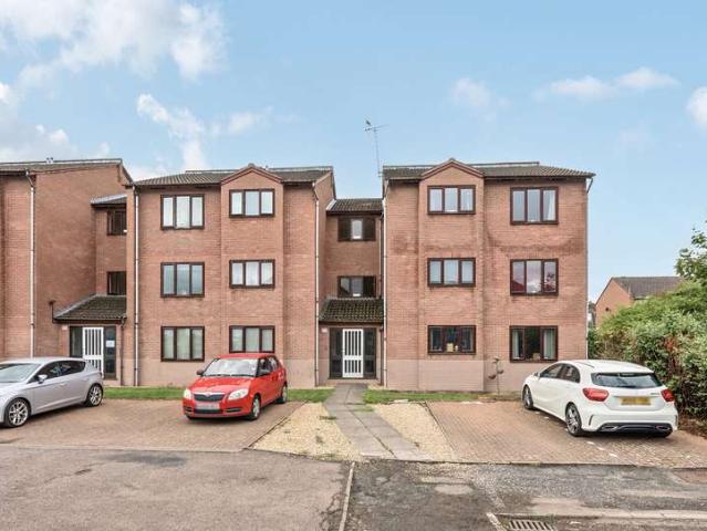 Flat for sale in Tewkesbury, Pamington