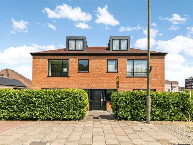 Flat for sale in Elmers End, Greater London