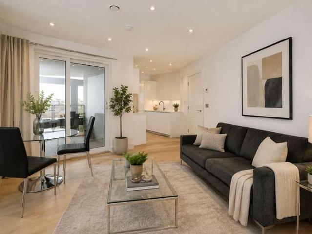 Flat for sale in Hoxton, Greater London