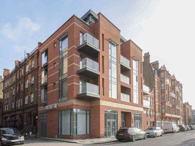 Flat for sale in West Kensington, Greater London