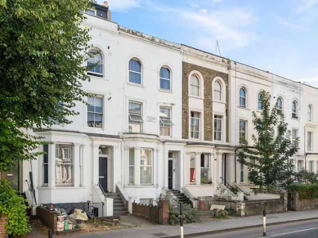 Flat for sale in Finsbury Park, Greater London