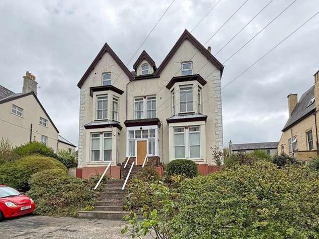 Flat for sale in Caernarfon