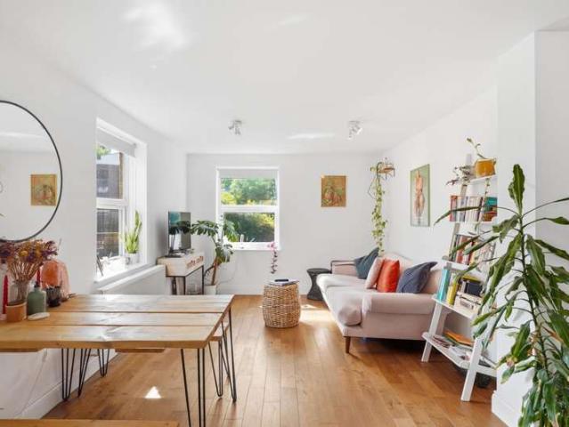 Flat for sale in Peckham, Greater London