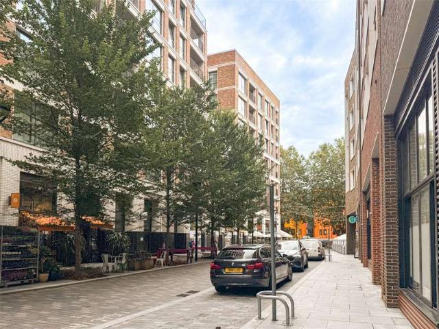 Flat for sale in Browning Estate, Greater London