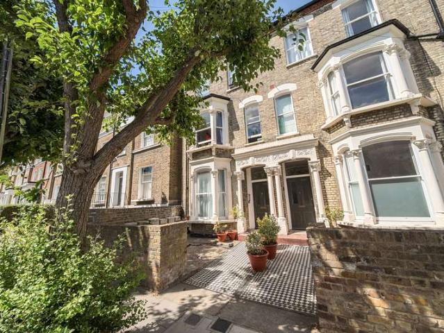 Flat for sale in London Borough of Islington, Greater London