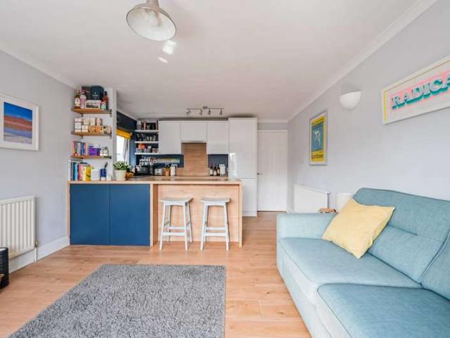 Flat for sale in Walthamstow, Leyton