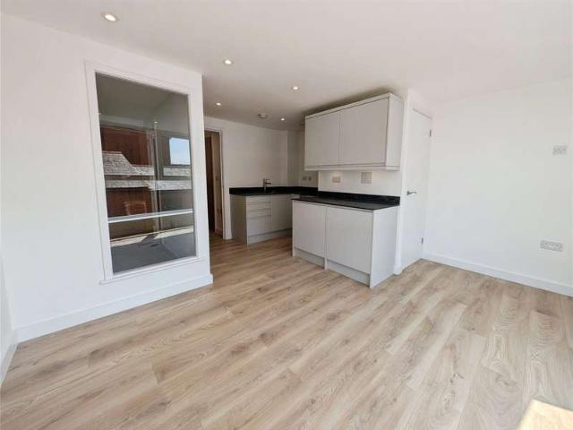 Flat for sale in The Polygon, City Of Southampton