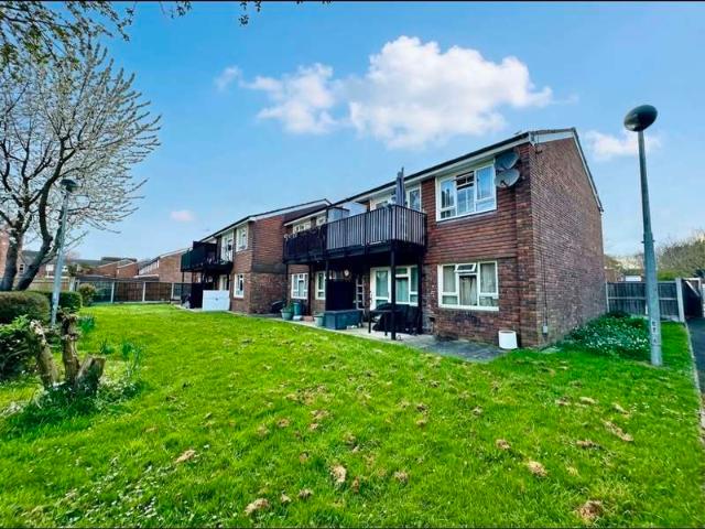 Flat for sale in Harold Hill, Greater London