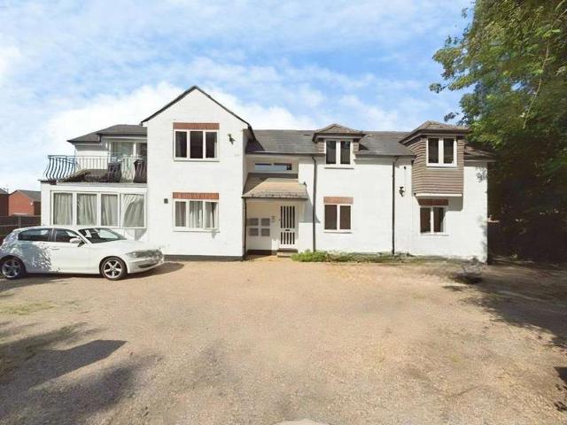Flat for sale in Clewer Village, Windsor