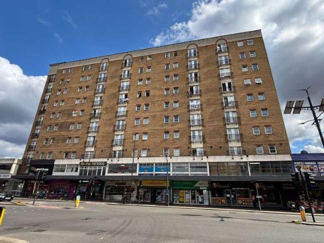 Flat for sale in London Borough of Hounslow, Greater London