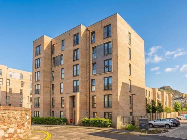 Flat for sale in Meadowbank, Scotland