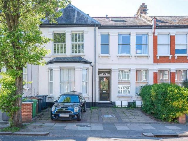 Flat for sale in Muswell Hill, Greater London