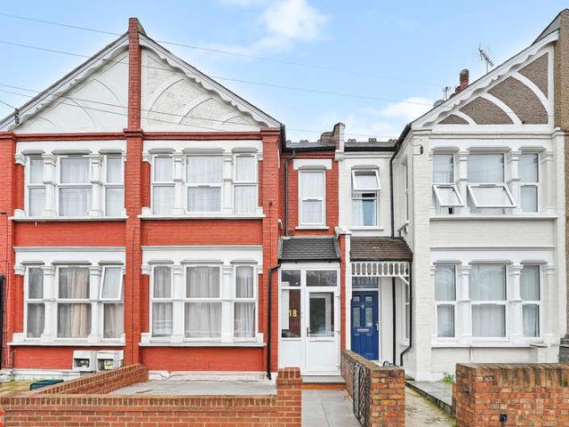 Flat for sale in Harringay, Greater London