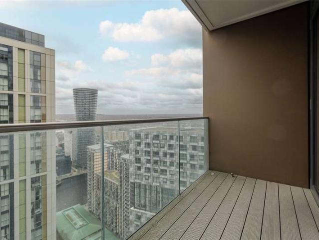 Flat for sale in Isle Of Dogs, Greater London