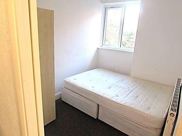 Flat for rent in Loxford, Seven Kings